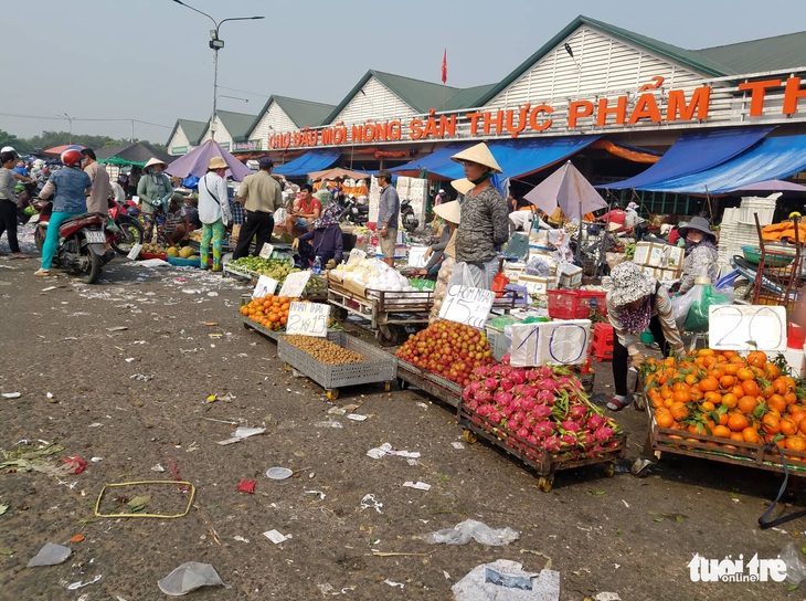 Trái cây tăng sản lượng giáp tết, nhiều loại rau củ Đà Lạt giảm giá mạnh - Ảnh 5.