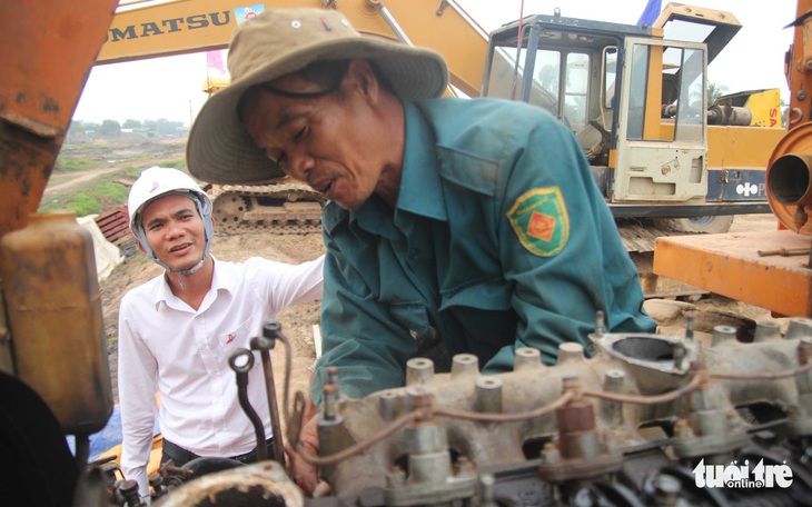 Công trường cao tốc Trung Lương - Mỹ Thuận thi công xuyên Tết - Ảnh 4.