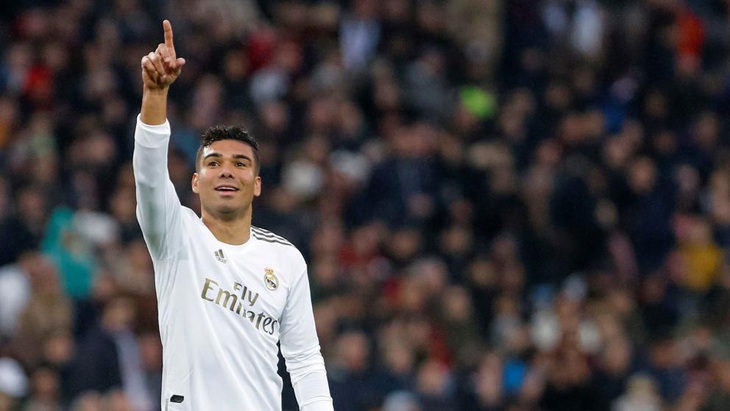 Casemiro lập cú đúp đưa Real Madrid lên đầu bảng - Ảnh 1.