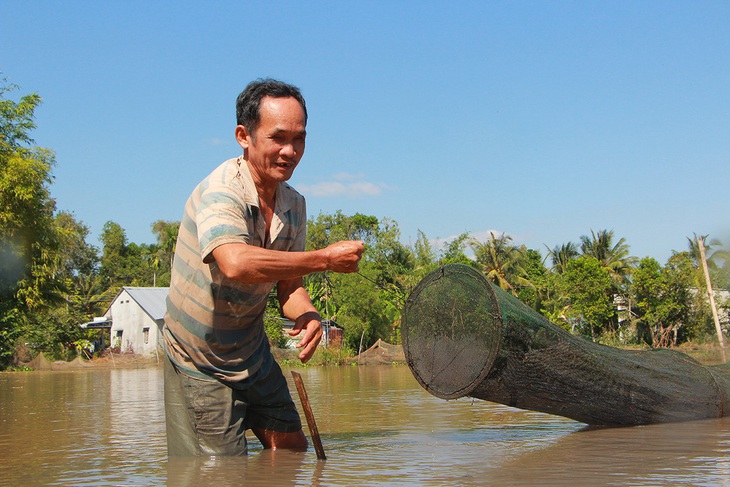 Ông mù mần ruộng - Ảnh 4.