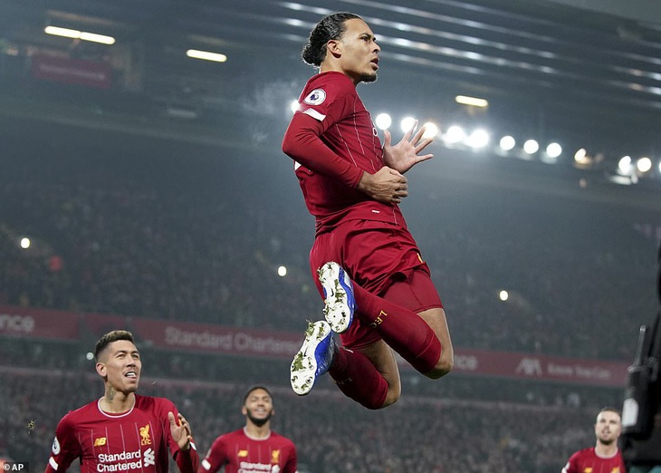 Van Dijk và Salah nổ súng, Liverpool thắng thuyết phục M.U tại Anfield - Ảnh 1.