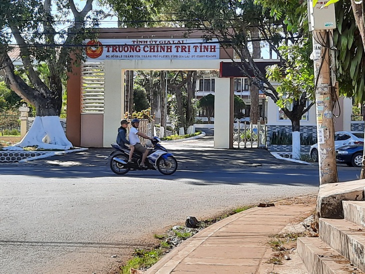 Đi Trung Quốc học nghiên cứu sinh, giảng viên trường chính trị đem về bằng tiến sĩ... giả - Ảnh 2.