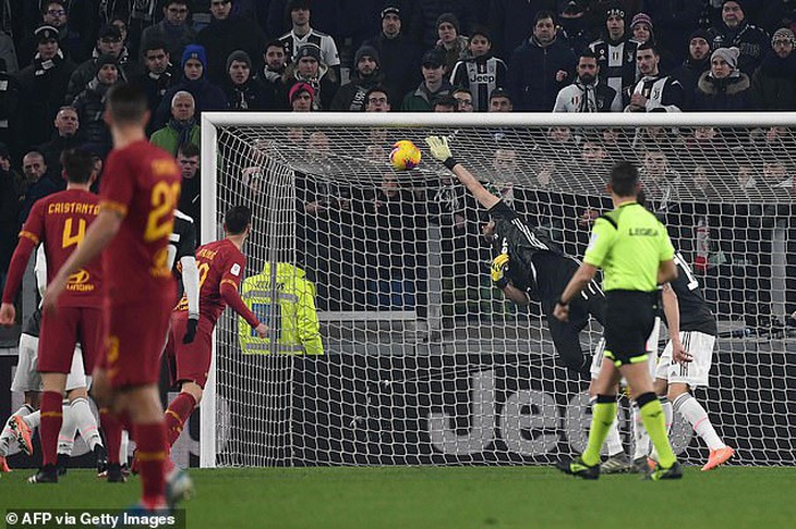 Ronaldo đột phá ghi bàn, Juventus hạ Roma để vào bán kết Cúp quốc gia Ý - Ảnh 3.