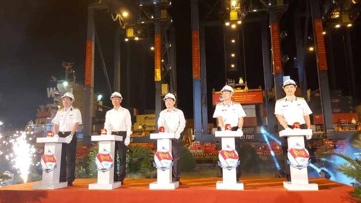 Xuất lô hàng nông sản, may mặc đầu tiên chào Xuân Canh Tý - Ảnh 1. Xuất lô hàng nông sản, may mặc đầu tiên chào Xuân Canh Tý - Ảnh 1.