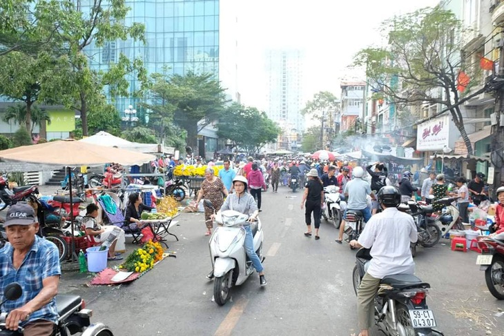 Nói ăn Tết Sài Gòn chán nghe không vô, không rành tết Sài Gòn rồi nha - Ảnh 1.