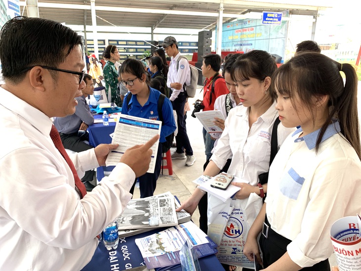 82 thí sinh đầu tiên trúng tuyển vào ĐH Khoa học tự nhiên TP.HCM - Ảnh 1.