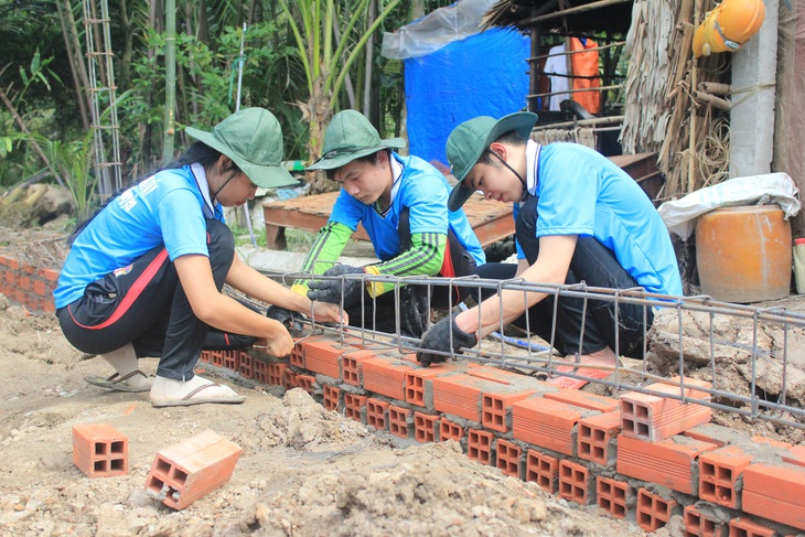 Cô sinh viên 5 tốt miệt mài đi thi để... kiếm tiền - Ảnh 6.