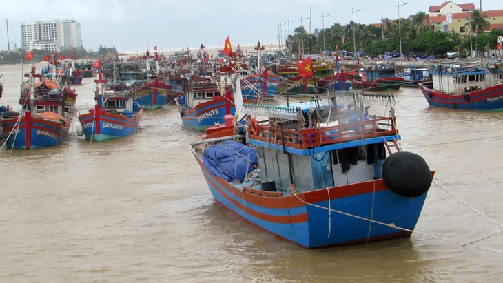 Đi đánh cá ăn ốc giữa biển khơi, 8 người ngộ độc, một người chết - Ảnh 1.