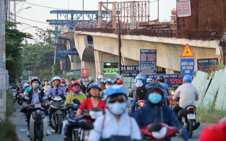 TP.HCM: nhiều cầu đắp chiếu, đứng hình chưa biết khi nào hoàn thành - Ảnh 1. TP.HCM: nhiều cầu đắp chiếu, đứng hình chưa biết khi nào hoàn thành - Ảnh 1.
