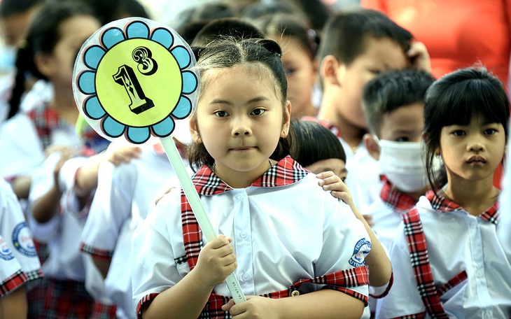 Chương trình lớp 1 mới ra sao mà "ngày nào đi học về con tôi cũng mếu máo"?