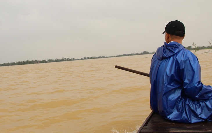 Xóm làng ven sông Bồ ngập vượt mức lịch sử