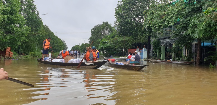 Nổ máy đi mấy bữa ni, ai biết người ta chụp hình mình... - Ảnh 1.