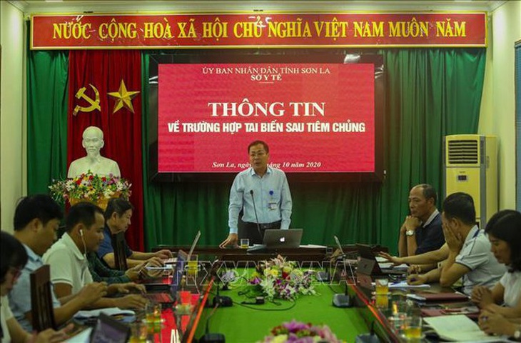 1 trẻ tử vong, 4 trẻ vào viện sau tiêm vắc xin ComBE Five - Ảnh 1.