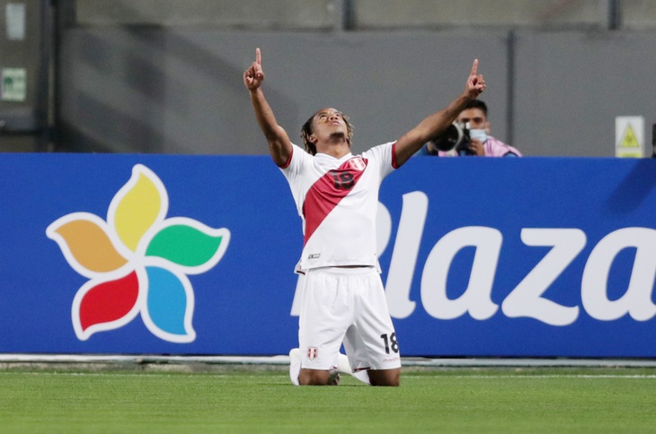 Neymar lập hat-trick, Brazil thắng ngược kịch tính Peru - Ảnh 1.