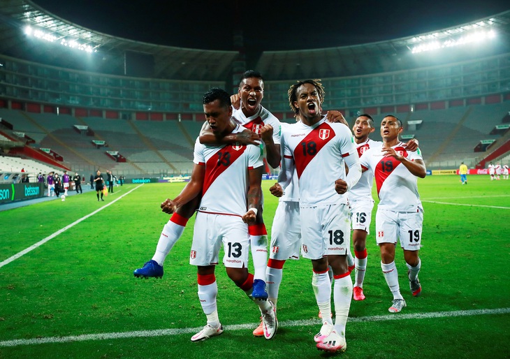 Neymar lập hat-trick, Brazil thắng ngược kịch tính Peru - Ảnh 3.