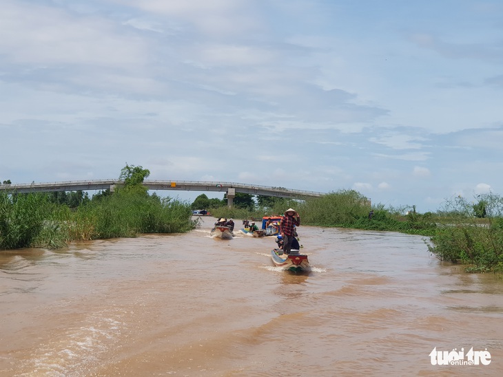 Lũ đầu nguồn ĐBSCL lên trở lại, mang theo nhiều cá tôm - Ảnh 9.