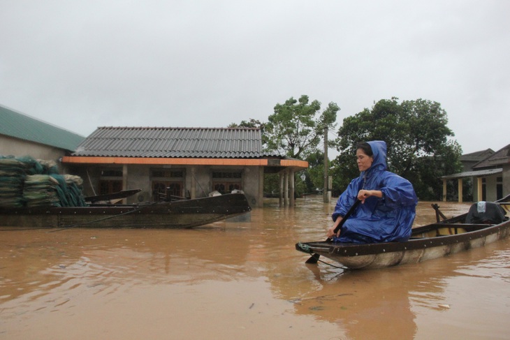 Hai cơn bão mới đang hình thành, một cơn hướng vào miền Trung - Ảnh 1.