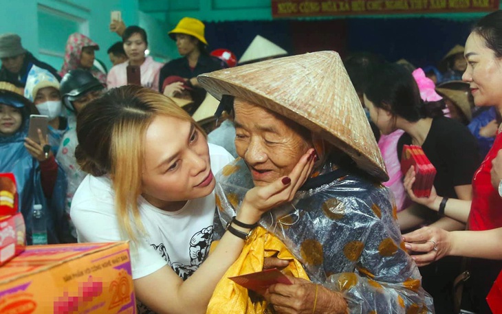 Thủy Tiên: Lỡ thương rồi thì thương luôn, chứ thấy họ như vậy mà bỏ đi thì tội quá - Ảnh 2.