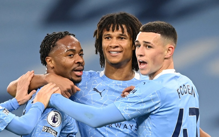 Sterling tỏa sáng, Man City hạ đo ván Arsenal tại Etihad