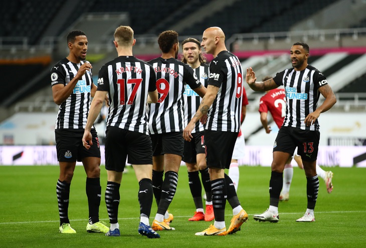 Bùng nổ cuối trận, Man Utd thắng đậm Newcastle tại St James Park - Ảnh 1.