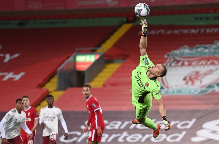 Leno tỏa sáng trên chấm luâu lưu, Arsenal đánh bại Liverpool tại Cúp Liên đoàn - Ảnh 2.