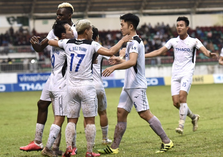 Vòng 13 V-League 2020: Bất ngờ tới mức lạc quan lắm cũng không dám... mơ - Ảnh 1.