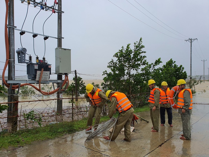 Điện lực Hà Tĩnh tăng cường ứng phó thiên tai - Ảnh 5.