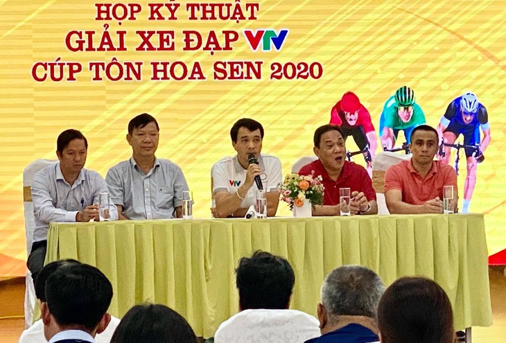 Giải đua xe đạp VTV Cúp Tôn Hoa Sen chung tay vượt lũ - Ảnh 1.