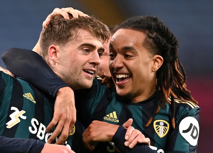 Leeds cắt mạch bất bại của Aston Villa nhờ cú hat-trick của Bamford - Ảnh 1. Leeds cắt mạch bất bại của Aston Villa nhờ cú hat-trick của Bamford - Ảnh 1.