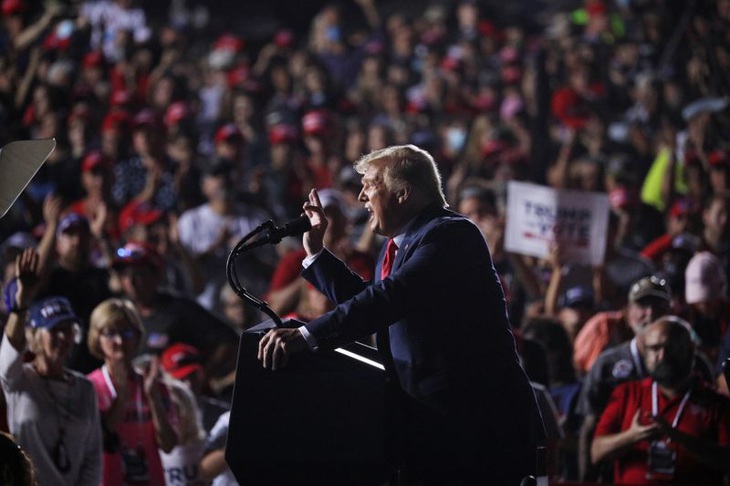 Ông Trump cũng đi bỏ phiếu sớm - Ảnh 1. Ông Trump cũng đi bỏ phiếu sớm - Ảnh 1.