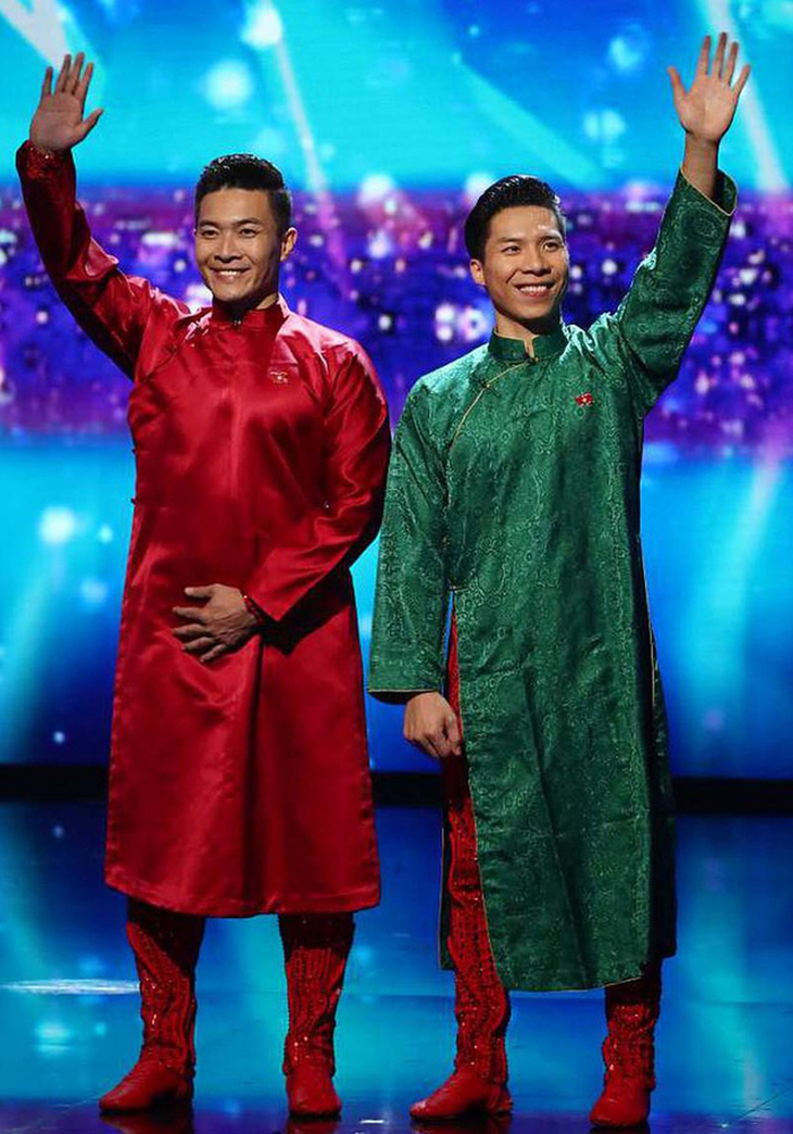 Quốc Cơ, Quốc Nghiệp đấu giá áo dài mặc tại Britains Got Talent ủng hộ miền Trung - Ảnh 1.