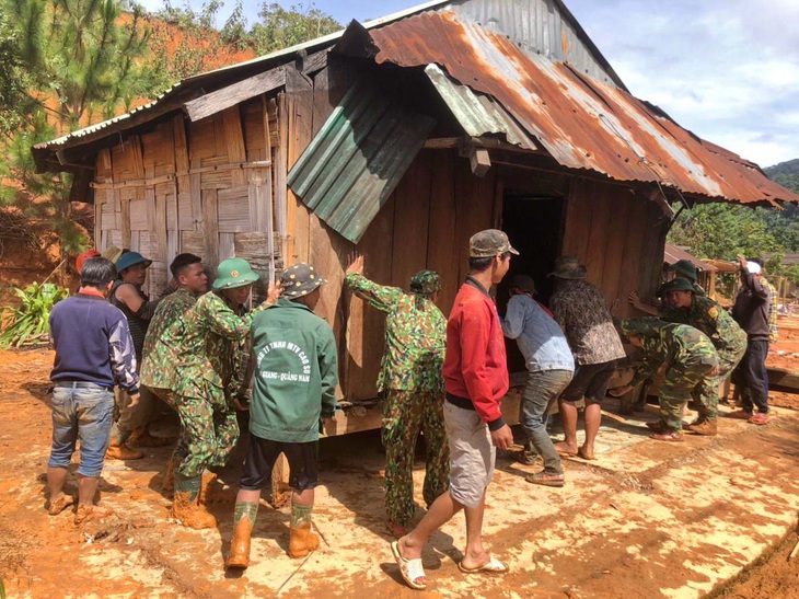 Bão số 9: Hôm nay 27-10, phải hoàn thành di dời dân đến nơi an toàn  - Ảnh 1.