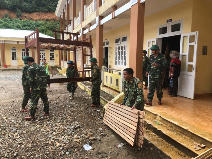 Đất đá đổ xuống đồn biên phòng biên giới Việt - Lào, di dời khẩn cấp - Ảnh 3. Đất đá đổ xuống đồn biên phòng biên giới Việt - Lào, di dời khẩn cấp - Ảnh 3.