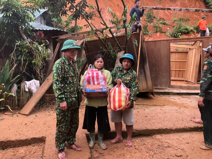 Đất đá đổ xuống đồn biên phòng biên giới Việt - Lào, di dời khẩn cấp - Ảnh 5. Đất đá đổ xuống đồn biên phòng biên giới Việt - Lào, di dời khẩn cấp - Ảnh 5.