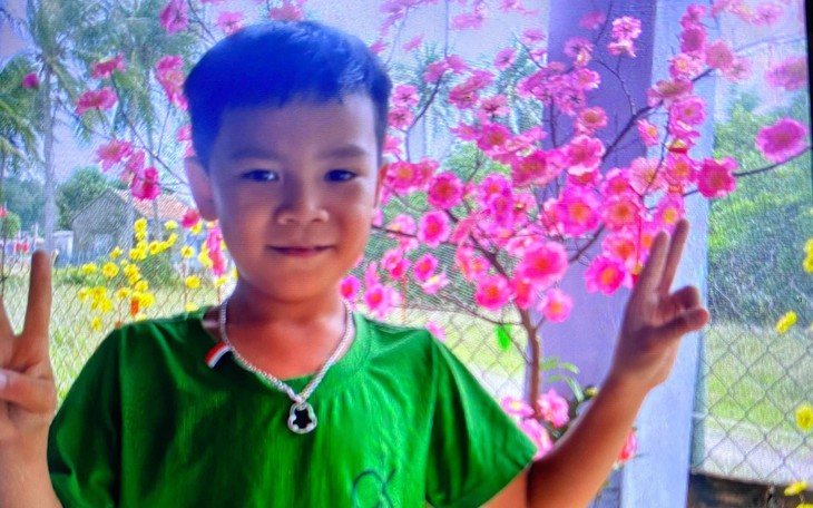Bé trai òa khóc trên đường dẫn cao tốc lúc nửa đêm, tài xế đưa đến công an tìm người nhà - Ảnh 3.