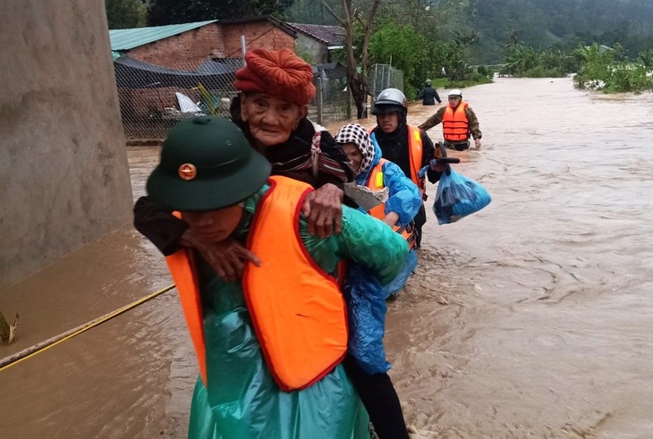 Bắc Tây Nguyên: Lũ rút, mưa ngớt, giao thông nối lại - Ảnh 1.