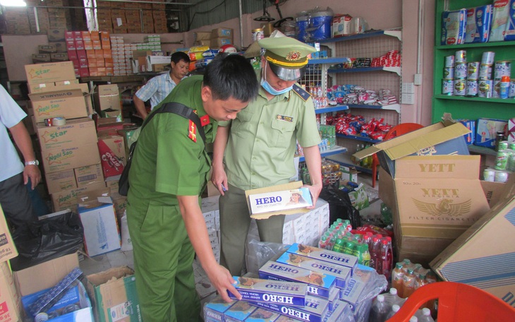 Chuyển truy cứu trách nhiệm hình sự với hộ tàng trữ lô thuốc lá khủng tại Bình Dương