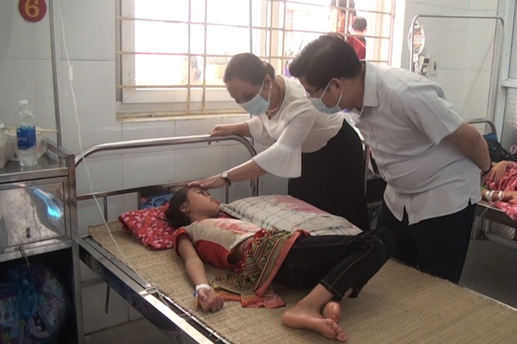 Gần 60 học sinh nhập viện sau bữa ăn trưa - Ảnh 2. Gần 60 học sinh nhập viện sau bữa ăn trưa - Ảnh 2.