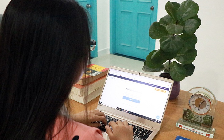 Vào học lúc... nửa đêm