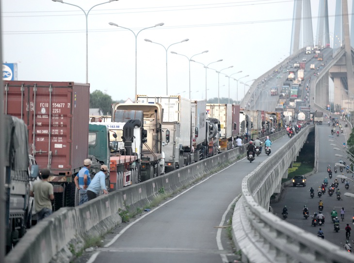 TP.HCM: đường vào cảng ùn tắc, chờ giải bài toán hạ tầng - Ảnh 5.