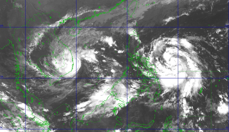 Miền Trung mưa lớn sau bão số 12, bão Vamco rất mạnh khi vào Biển Đông - Ảnh 1.