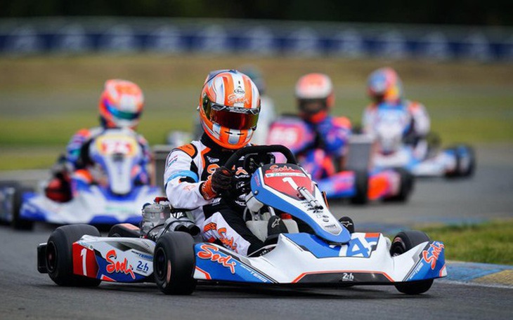 Đua go-kart xuyên tầng ở trung tâm thương mại TP.HCM - Ảnh 3.