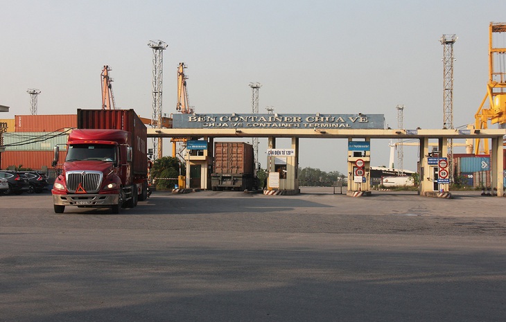 Ùn tắc ở cảng Hải Phòng giảm dần sau thu phí - Ảnh 1. Ùn tắc ở cảng Hải Phòng giảm dần sau thu phí - Ảnh 1.