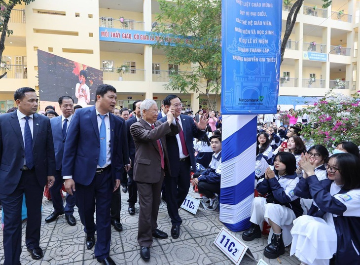 Tổng bí thư, Chủ tịch nước Nguyễn Phú Trọng về thăm trường cũ - Ảnh 3.