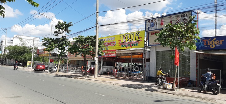 Không chịu chung tiền bảo kê, quán ăn ngay trung tâm TP Vĩnh Long bị đập phá - Ảnh 3.