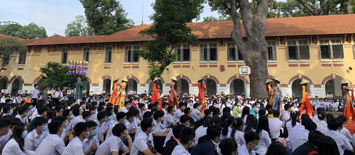 Nghệ sĩ Kim Xuân: Tôi mong muốn nam sinh mặc áo dài chào cờ đầu tuần - Ảnh 4.