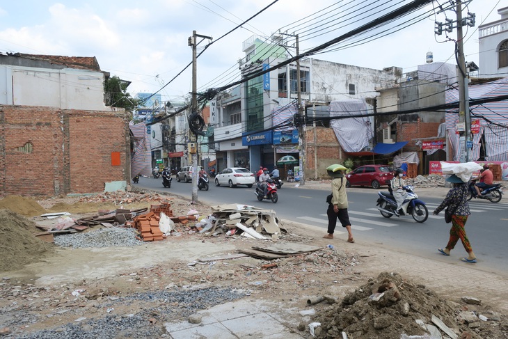 Mở đường, xây cầu: Ngàn tỉ tăng thêm ai được lợi? - Ảnh 3.