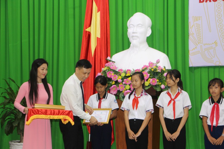 Tuổi Trẻ đoạt giải ba báo chí về đồng bằng sông Cửu Long năm 2020 - Ảnh 2. Tuổi Trẻ đoạt giải ba báo chí về đồng bằng sông Cửu Long năm 2020 - Ảnh 2.