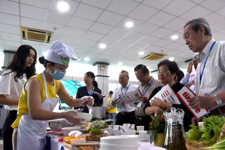 Thi nấu phở để kinh doanh phở thành công hơn - Ảnh 1. Thi nấu phở để kinh doanh phở thành công hơn - Ảnh 1.