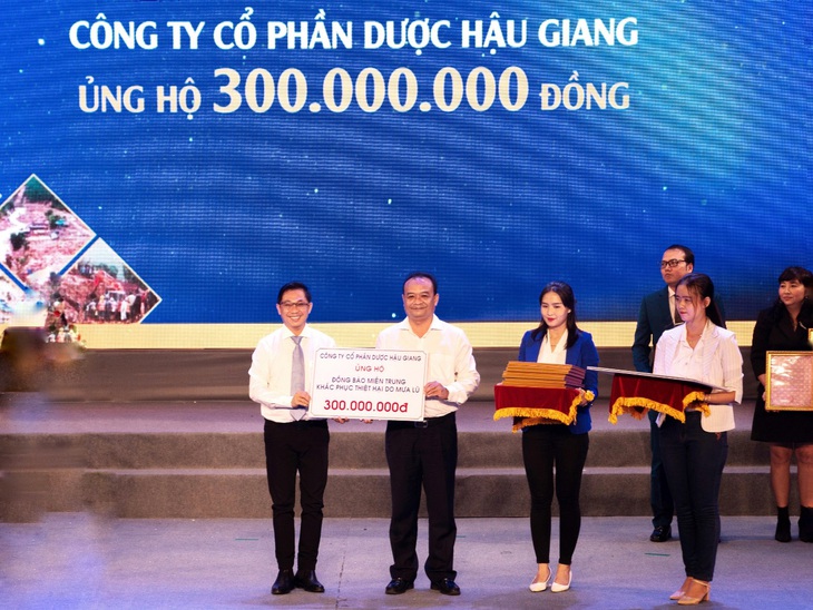 Dược Hậu Giang tích cực chăm sóc sức khỏe người dân sau lũ - Ảnh 3.